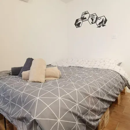 Apartman Tiny Hideaway - Charming By Sea Garden *