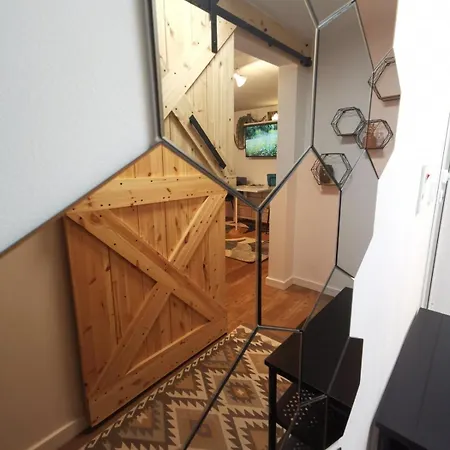Tiny Hideaway - Charming One-room *