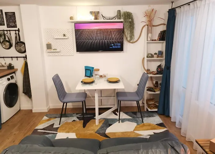 Tiny Hideaway - Charming By Sea Garden Apartment